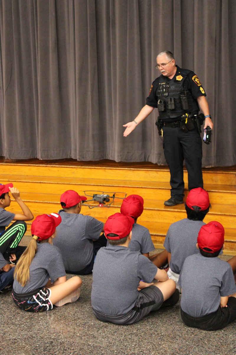 Day 4 was a rainy one, but we didn’t let that stop the fun! The cadets were in for a hug surprise as TXDPS, Harris County Precient 5, and Harris County Sheriff’s Office stopped by to speak to the Bravo Class. They also brought along their cool police toys to show the cadets. 🚔🚨