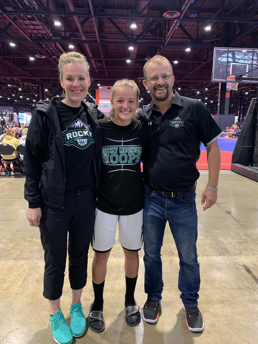ZWitt25's tweet photo. With AAU having come to an end, I want to thank Coach Jen (@CORockyHoops), Coach Chris, @jerelseamon, and @__CoachG (@BCDenver_WBB) for believing, pushing, and guiding me. Thank you for all you’ve done and all you continue to do! I wouldn’t be here without you guys! ❤️ https://t.co/B7m1bHM2Fr