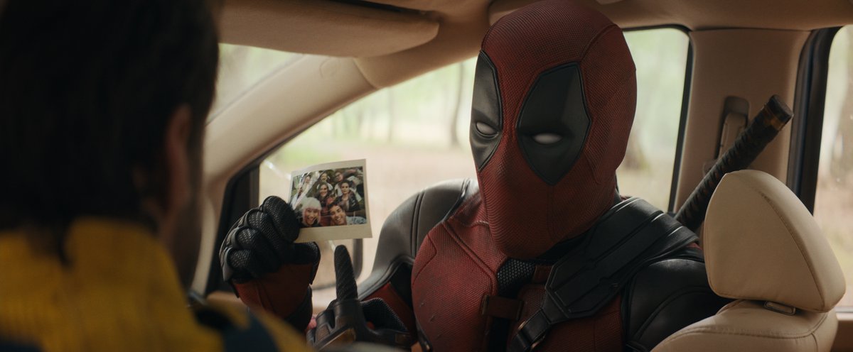 GeekZoneGZ's tweet photo. Entiendo que 'DEADPOOL &amp; WOLVERINE' se califique como locura y desenfreno, pero no me gustaría que se redujese solo a eso y se ignorase el núcleo emocional de la película.

Tiene unos arcos muy sólidos y respetuosos para Wade y Logan, en especial para este último. https://t.co/m0zQinVTdh