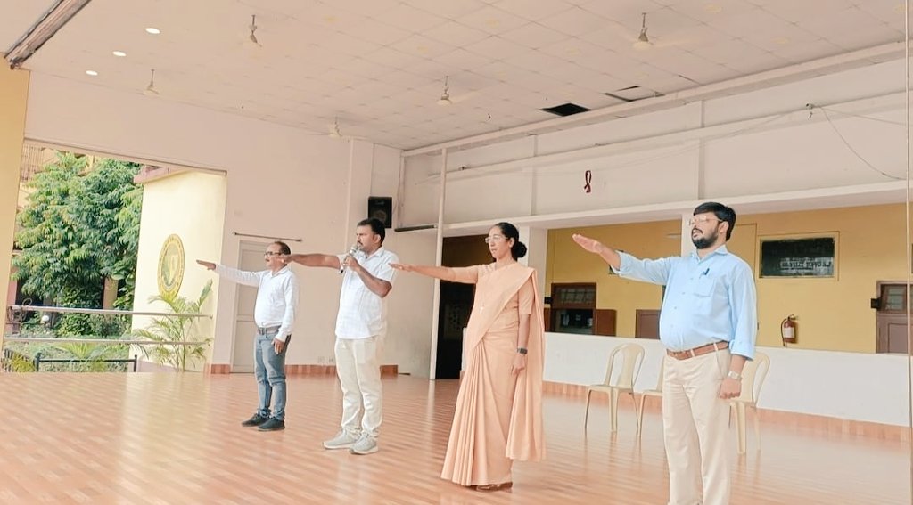 Ashokku41913342's tweet photo. #ENDNTD #ELF Group orientation of students at St Xavier's English School Chaibasa in the presence of principal Sister Jyotsana Umi and other teachers. https://t.co/uqLcCbwjaS