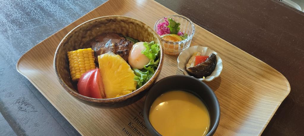 Entree_Entree's tweet photo. 今週の#鎌倉まちの社員食堂　
#どなたでもご利用できます
💕ロコモコ&amp;お惣菜ランチ
　バターピーナッツかぼちゃ🥜の冷製スープ
テイクアウトのお弁当やお惣菜、デザートも同時に販売致します!
サイドメニュー&amp;テイクアウト
♦️桃の丸ごとコンポート
♦️特製ハンバーグ（単品）
#鎌倉ランチ
#鎌倉市 https://t.co/Z6EVCu98Fe