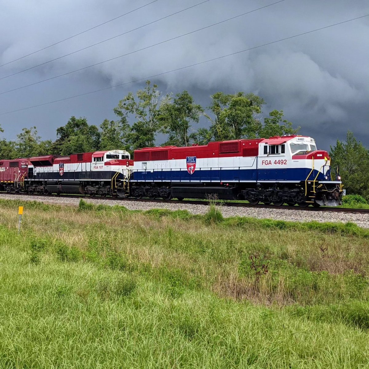 AmericanExplor1's tweet photo. Finally caught a Florida Gulf and Atlantic train! Got there just in time. It left about two minutes after I arrived! #exploremore #railroad #railfanning #train #florida https://t.co/zRxE1ItfYl