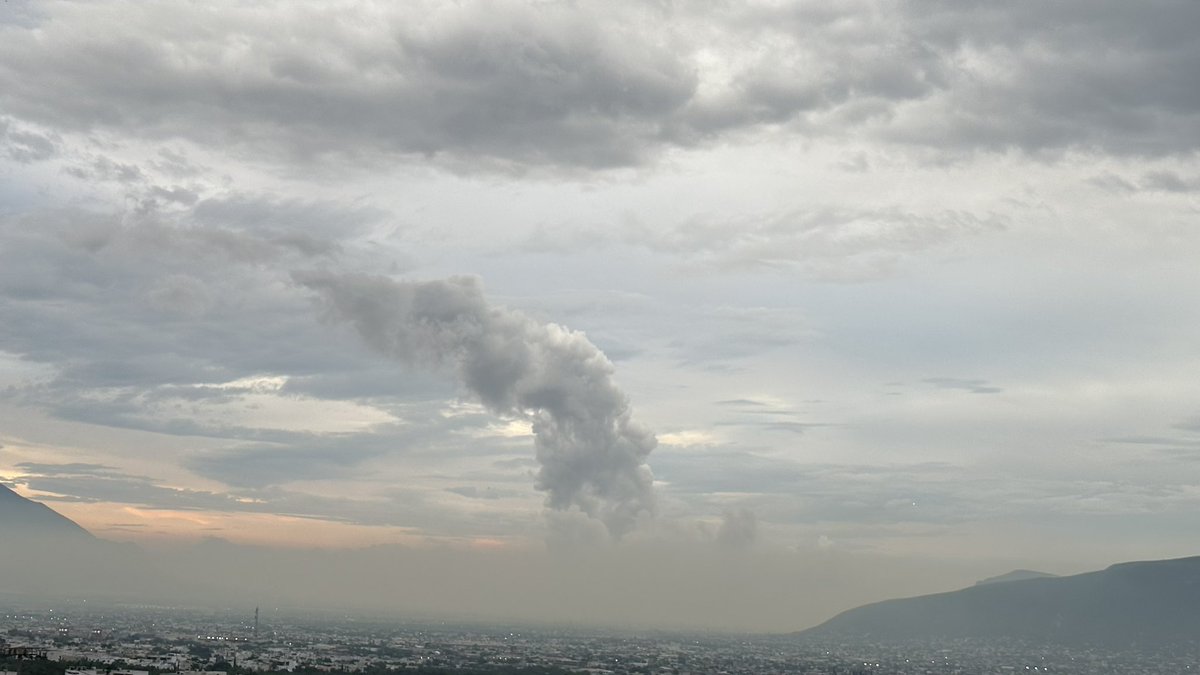 Laurisgap's tweet photo. Ohhhh la nube @Mty_Leones @nelvaldez @MauroMoralesMtz  vista desde puente cumbres élite en la bella zona del poniente https://t.co/p3s9L5E9ih