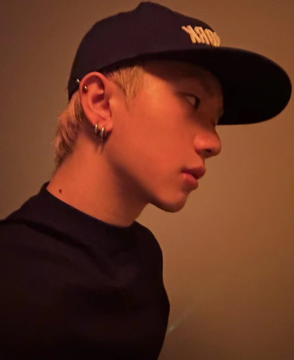 apresentação: 

nome:  natthan lacerda.
altura: 1.81
signo: peixes.
age: 24
status: largado as traças.
viciado: tatuagem e temaki.
pets: um gatinho.
estação fav: inverno.
cor fav: azul e vinho.
comida fav: japa ou massas.