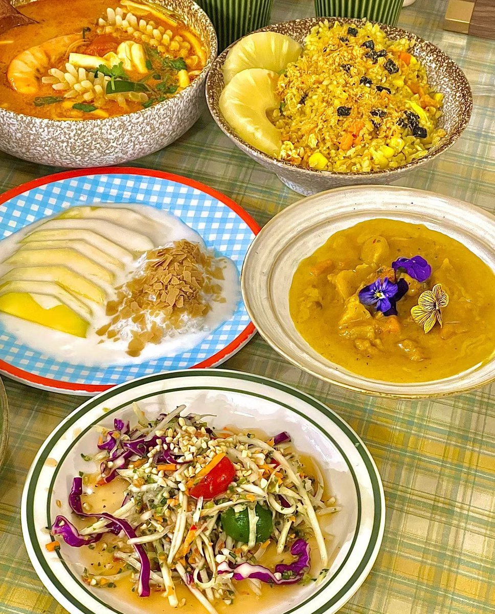 mayai1229's tweet photo. Shenzhen🌊
『探店計劃（3/100）』😋
🥘耶耶象Yeahyee elephant·泰国餐厅
🥗泰式路边摊青木瓜沙律，清脆爽口搭配酸辣开胃的酱汁，口感丰富。
🍲传统冬阴功海鲜汤，鲜辣开胃，让人回味无穷。
🍝 Pad thai ，泰式炒河粉，的各种食材，再加上特制的泰式酱料，味道浓郁~ https://t.co/nsUNPBj8KN