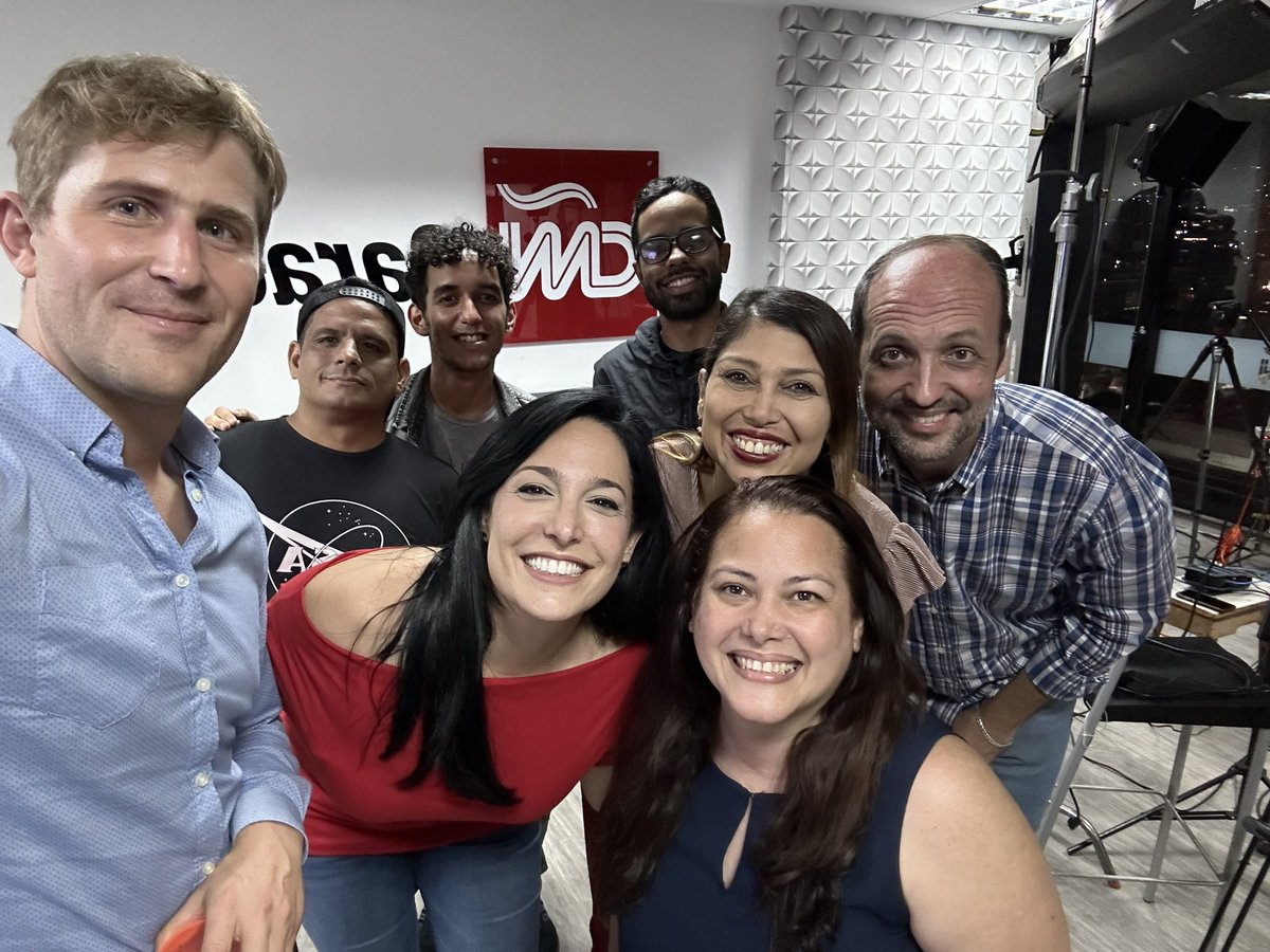 Les presento nuestro equipo de CNN Caracas. Un equipo del mejor nivel 💛💙❤️ .

Buenos seres humanos y profesionales. Un orgullo estar con ellos.