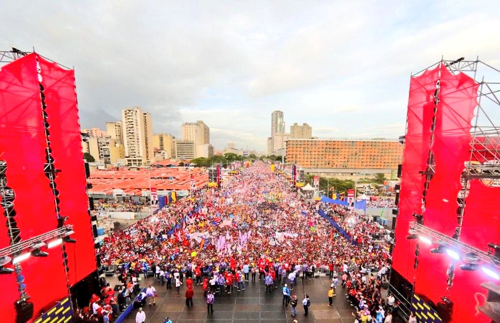LealTelleria's tweet photo. Impresionante y extraordinaria movilización en Caracas! Una gran demostración de Patriotismo y Fuerza  Revolucionaria. Vamos rumbo a la victoria popular de la Patria junto al Movimiento Social de los Clap acompañado del pueblo y de la mano de nuestro Presidente @NicolasMaduro. https://t.co/LNufa42gxf