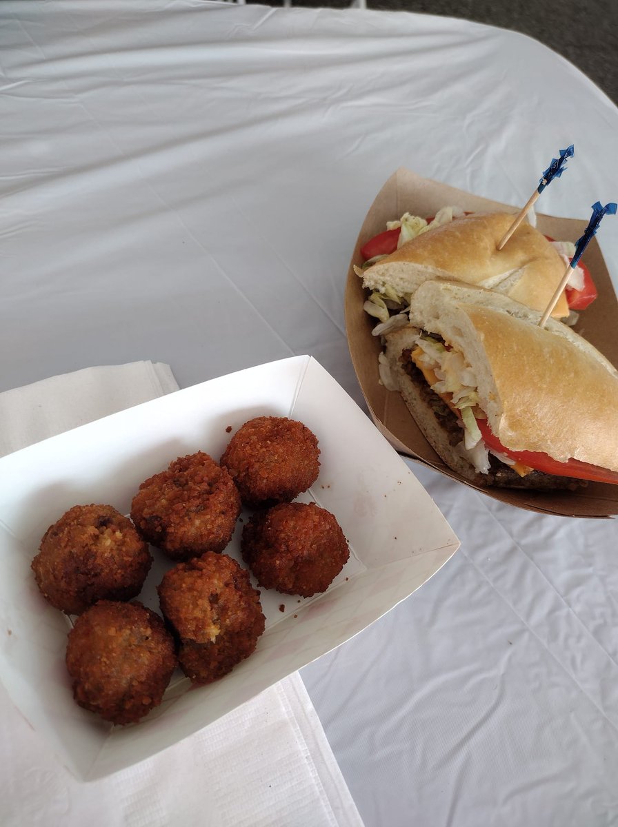 Mark5_O's tweet photo. Went down to #Goettafest tonight and it was just as tasty as I had remembered.
We had a goetta hoagey and some saurkraut balls.
Good stuff!
@SaraElyse128 , are you going? :)