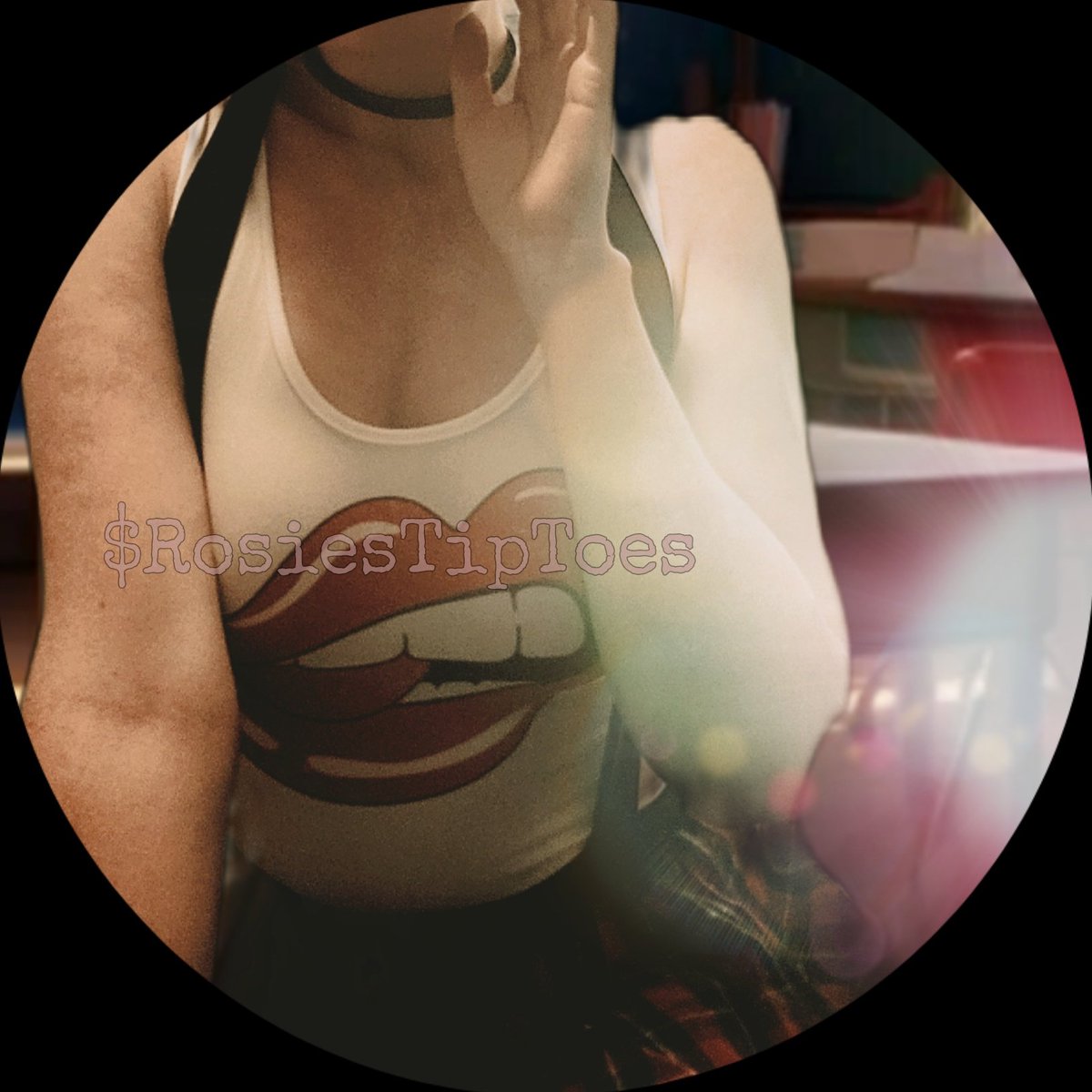 I'm more than just my beautiful feet. There's a whole body ready to be worshiped. OF coming soon. Visit my #feetfinder link below in the meantime. 
#NewProfilePic #SellingContent #feetcontent #footcontent #naughty #spoilme #newbie 
 $RosiesTipToes 
app.feetfinder.com/userProfile/Ro…