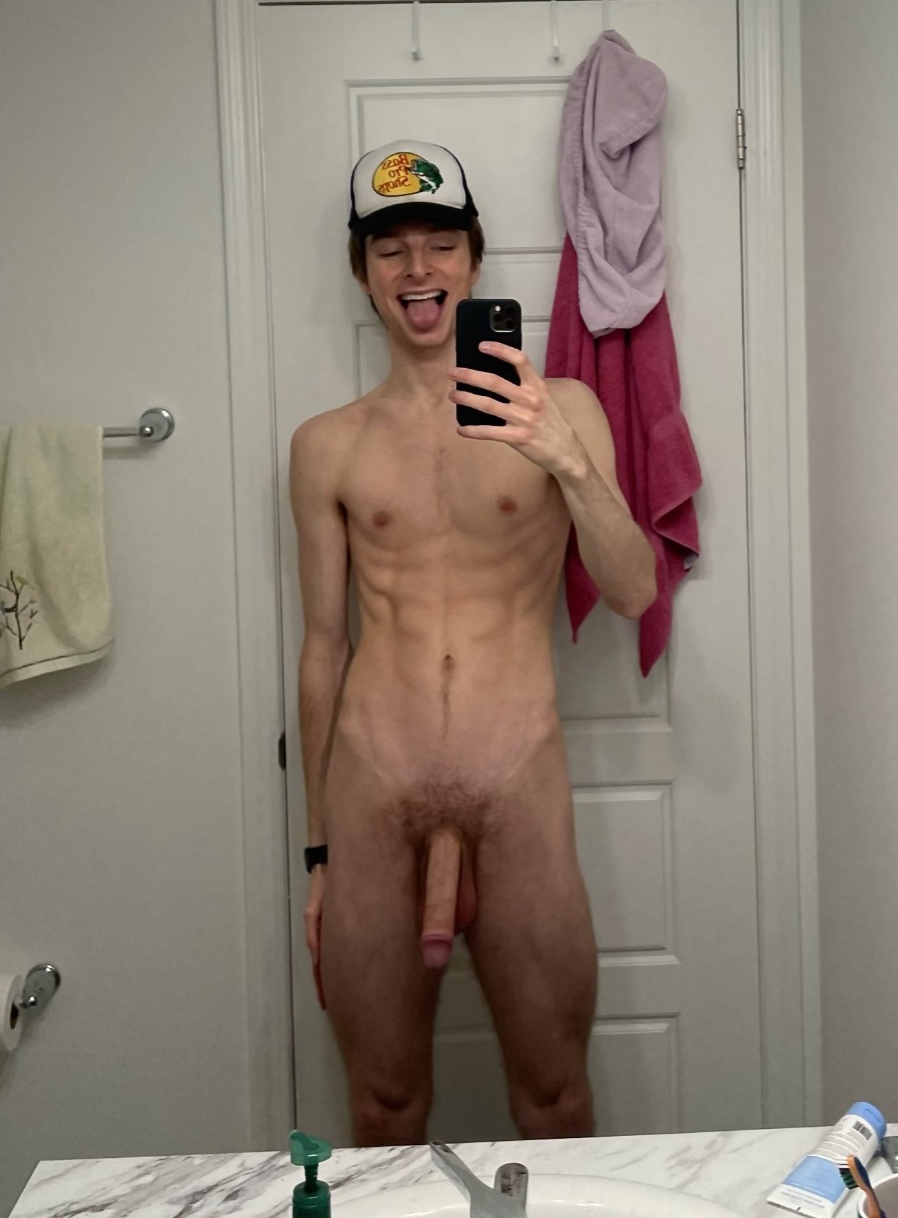 2 pic. Instagram vs Twitter https://t.co/NEvSqWcFTf