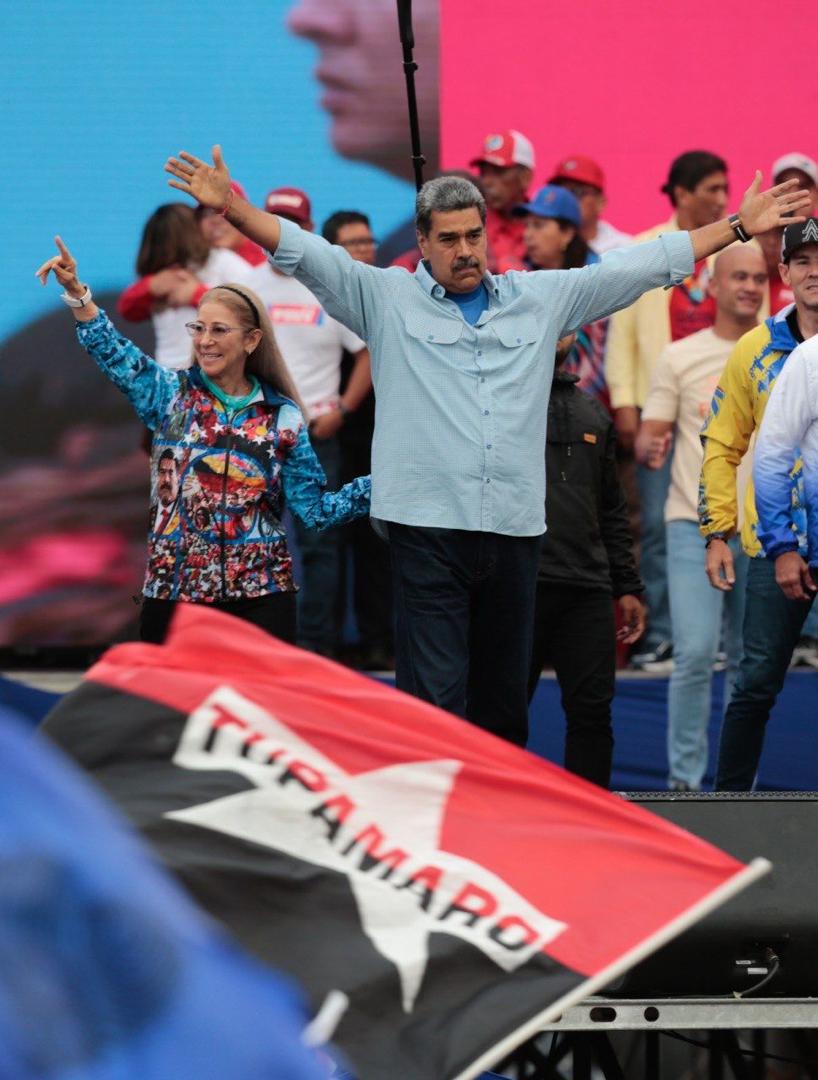 GuaricoMRT2's tweet photo. Arriba Pueblo Somos Más‼️

Quien más que @NicolasMaduro  para llevar las riendas de la patria junto a su pueblo, un hombre de paz.

 Nico Nosotros estamos contigo y tú Con Nosotros 🔴⚫💯🇻🇪

#VotaTupamaro. https://t.co/wpJPeEB3BM