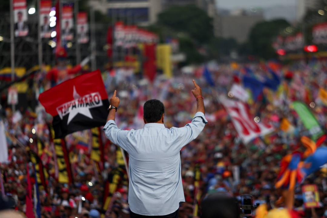 GuaricoMRT2's tweet photo. Arriba Pueblo Somos Más‼️

Quien más que @NicolasMaduro  para llevar las riendas de la patria junto a su pueblo, un hombre de paz.

 Nico Nosotros estamos contigo y tú Con Nosotros 🔴⚫💯🇻🇪

#VotaTupamaro. https://t.co/wpJPeEB3BM