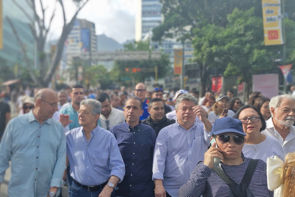 PieroMaroun's tweet photo. Cerramos esta histórica campaña llenando las calles de Caracas. Gracias a cada ciudadano por su respaldo durante todo este recorrido, donde la fuerza de la esperanza y el amor se han puesto de manifiesto para ratificar lo que sucederá el 28 de julio, y es el cambio y la libertad con @EdmundoGU y @MariaCorinaYA.

¡VAMOS A GANAR!🇻🇪