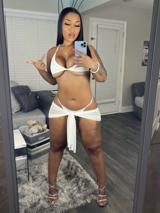 Watch little miss make it happen 💕🫧's leaked NSFW photo on TwXstars