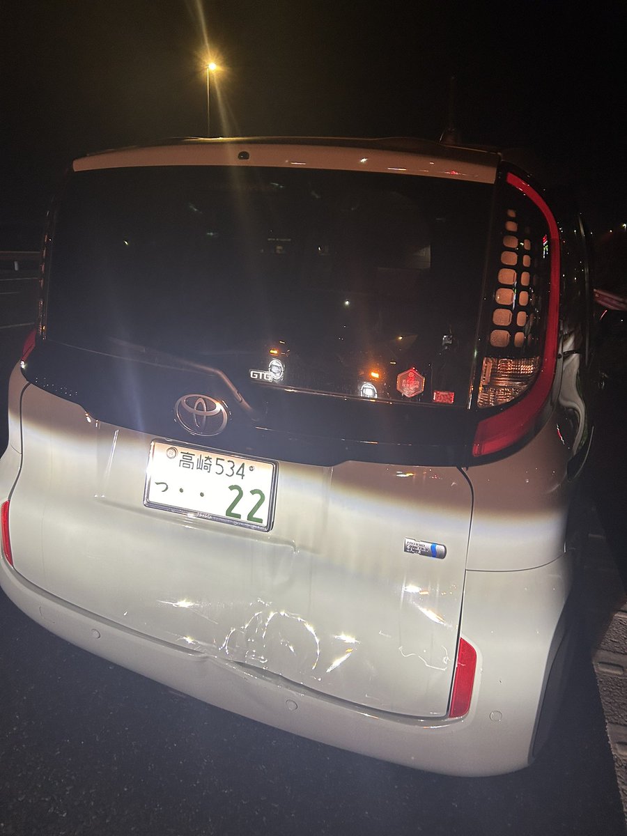 Craawdaunt's tweet photo. 1ヶ月で2回も交通事故に遭うなんて、、、

まだ新車で買って1年経っていないのに、、、 https://t.co/7xJl39ZBRD