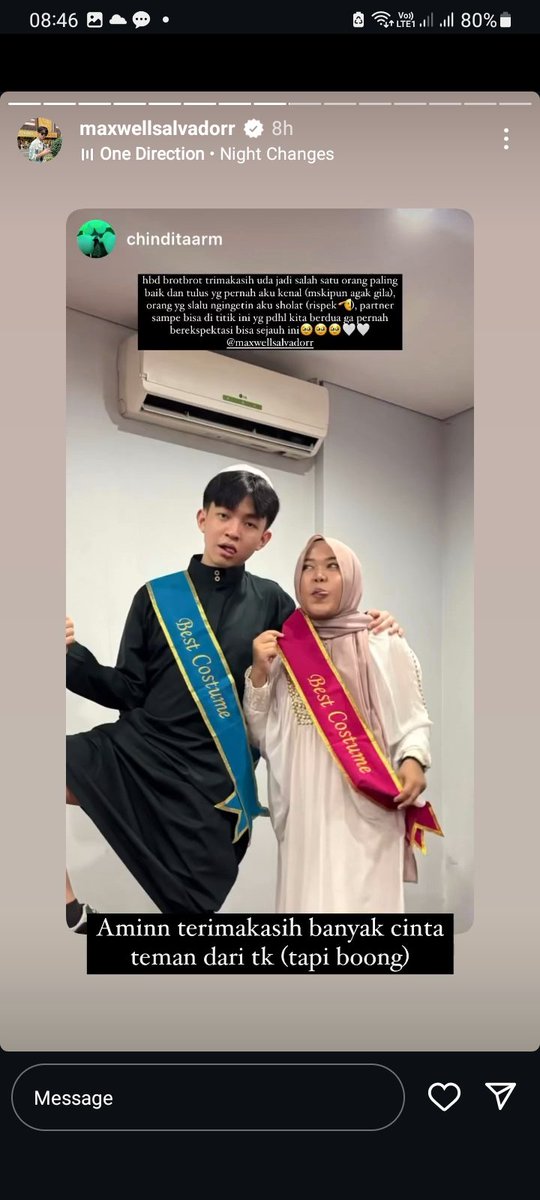 pinkkiesmoon's tweet photo. #maxwell tuh unik ya, foto sebelahan sm cewenya ga ada yg di rangkul tp temen nya di rangkul😭 kocak bgt bro satu ini😭 https://t.co/yamicnnsxG