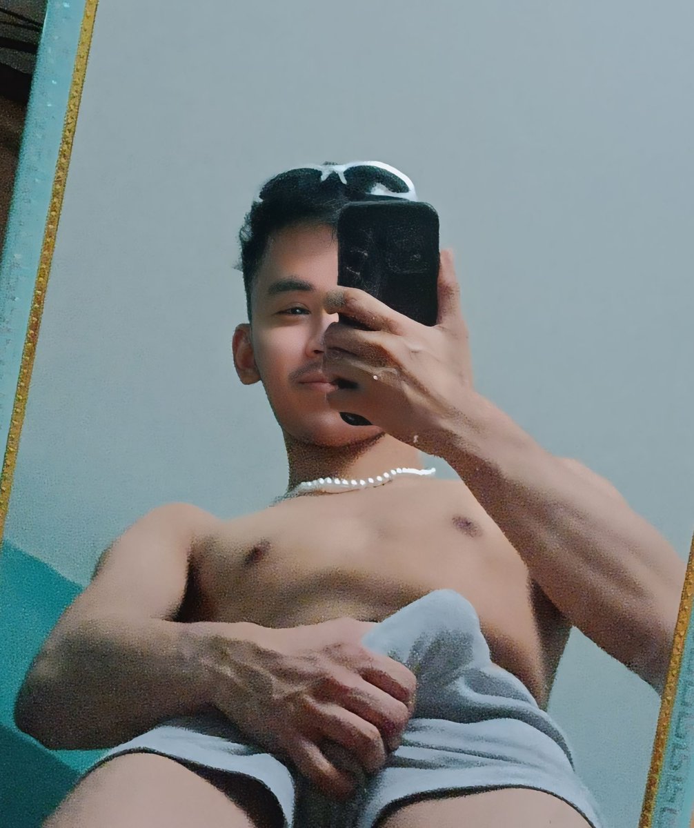 kuya_isda's tweet photo. bat ako mag seselos?? ihh mas mataba tt ko don 🤷🏻‍♂️ https://t.co/AF2EVfI3HI