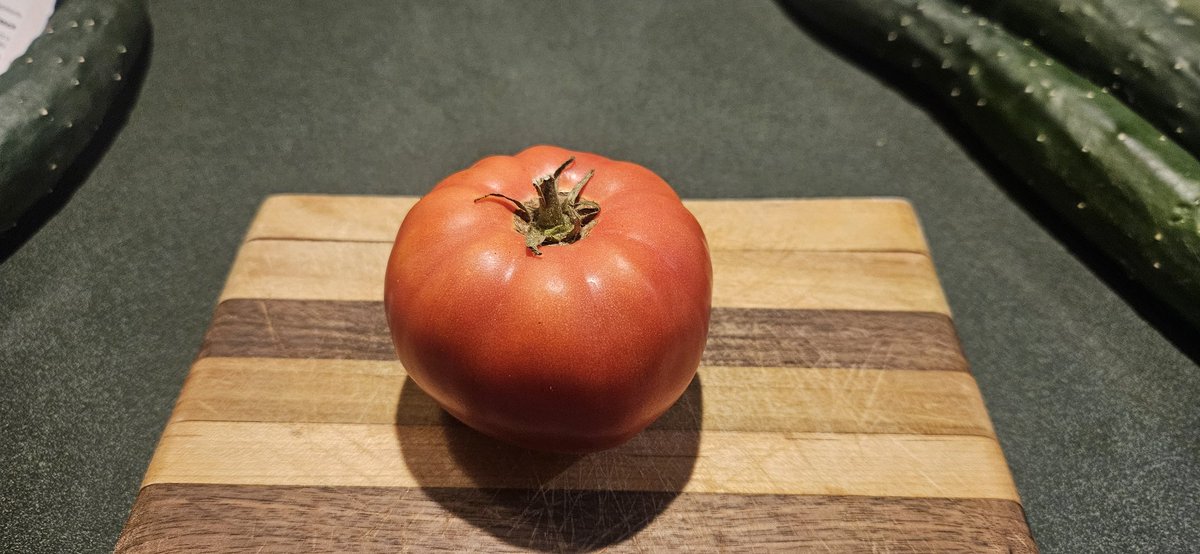 blazey1978's tweet photo. First tomato of the season and it didn't disappoint... #dirtrich https://t.co/Nhrxw0PnWx