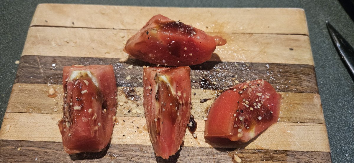blazey1978's tweet photo. First tomato of the season and it didn't disappoint... #dirtrich https://t.co/Nhrxw0PnWx
