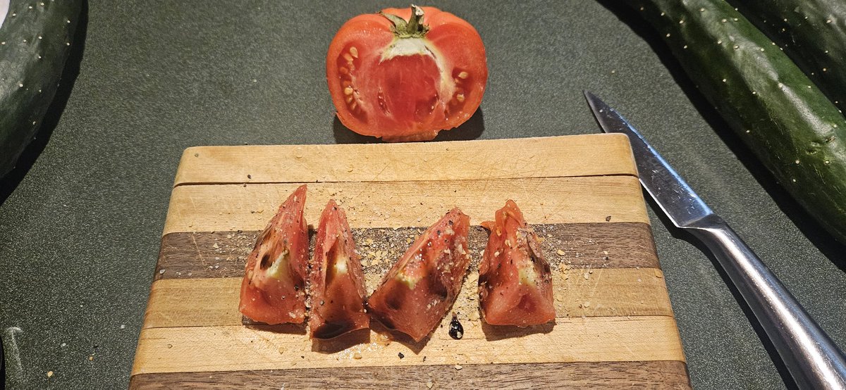 blazey1978's tweet photo. First tomato of the season and it didn't disappoint... #dirtrich https://t.co/Nhrxw0PnWx