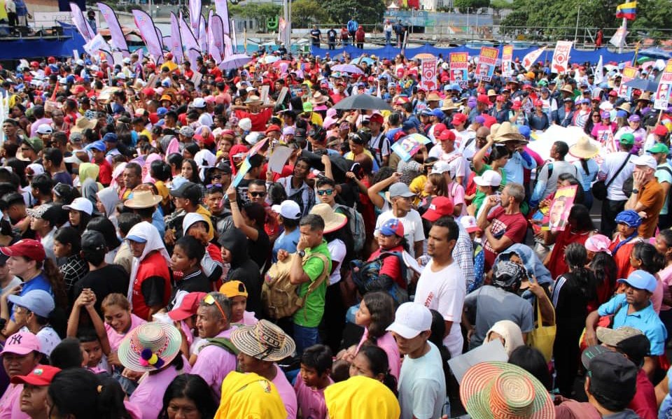 #DeInterés 🔴 | “fui en la búsqueda de la verdad del pueblo, para descubrir qué tienen en su corazón, de cómo han luchado al quedarse en Venezuela, y han resistido, tiene fe en lo nuestro, aman nuestra patria” detalló <a href="/NicolasMaduro/">Nicolás Maduro</a> en el cierre de campaña en Caracas.