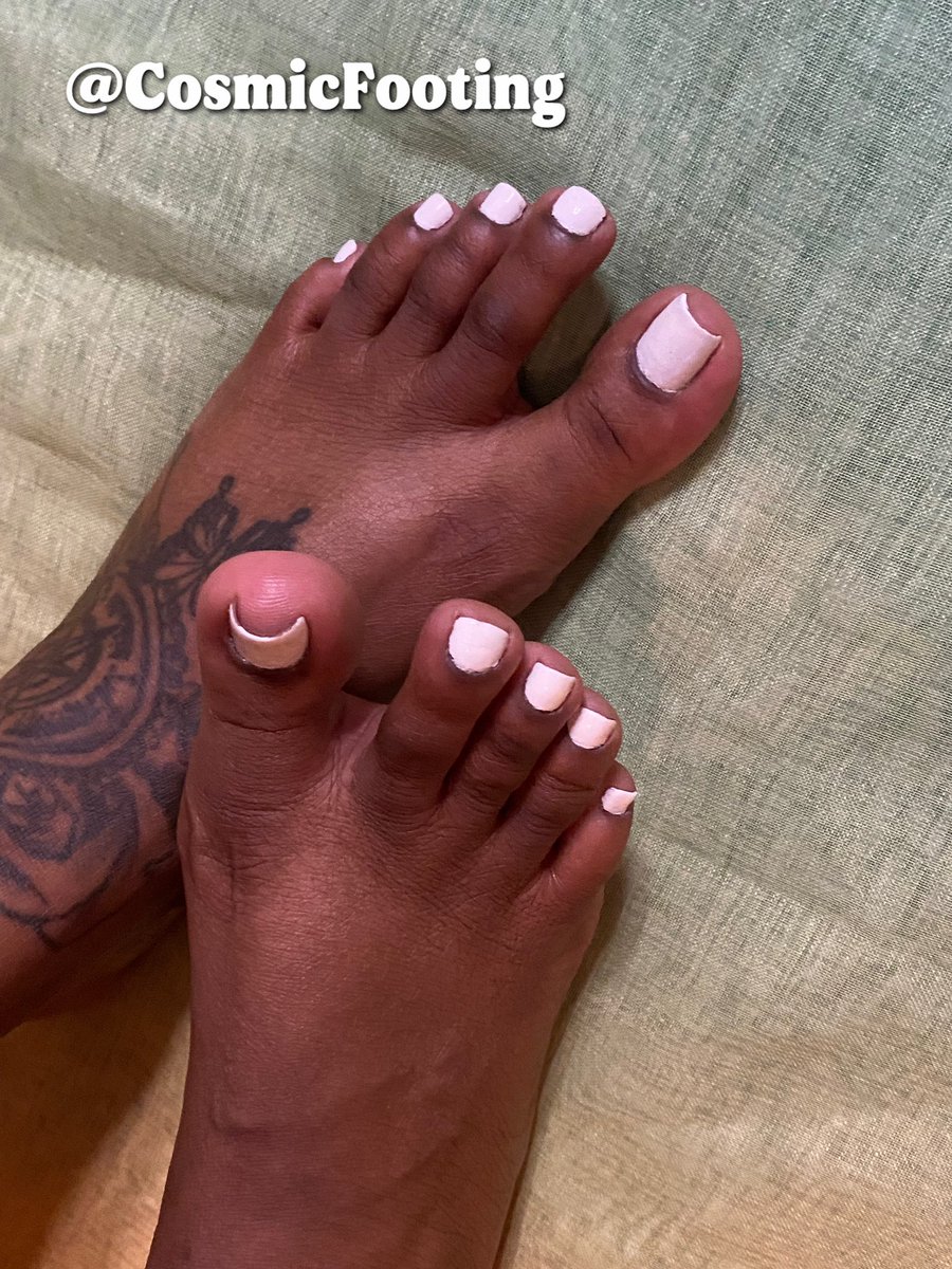 CosmicFooting's tweet photo. Like my little piggies? 😉 Dm me about prices  if you wanna see some 👣 #softsoles #callousedsoles #footarch
#higharches #feetlove #footlove #soleslove #feetpicturesforsale #footworld #footfetishnation #feetarch #CosmicFooting https://t.co/kBbFkqidIb
