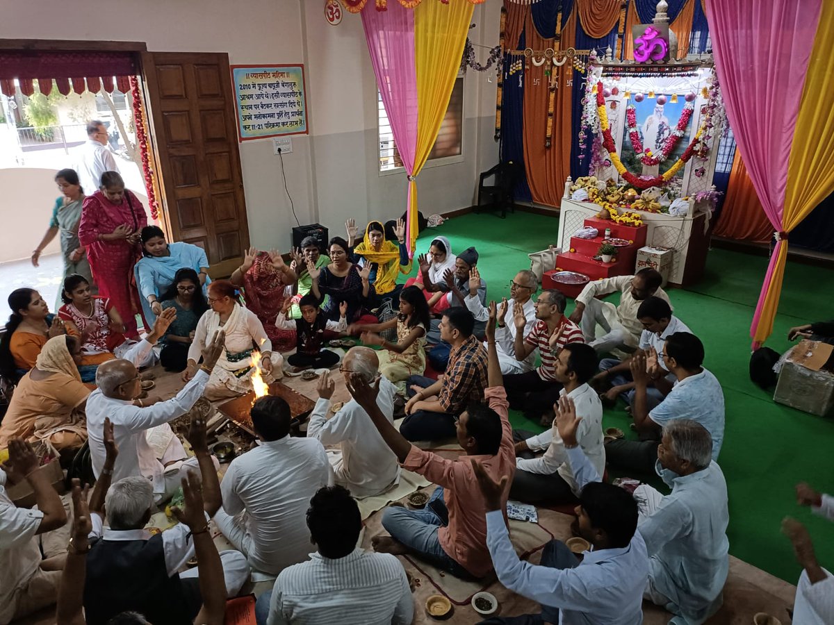 AshramBlr's tweet photo. #GuruPurnima was enthusiastically observed by the Sadhaks at Sant Shri Asharamji Ashram, #Bengaluru.

It was joyous to see hundreds of #Bengalurians joining the function, which shows people still believing in #Bapuji &amp; his innocence clearly visible to all.
https://t.co/oTD04xVdG5 https://t.co/OXSAUxZuAW