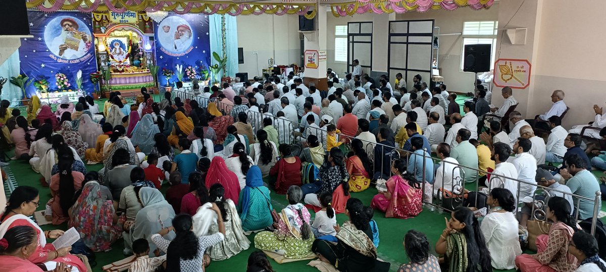 AshramBlr's tweet photo. #GuruPurnima was enthusiastically observed by the Sadhaks at Sant Shri Asharamji Ashram, #Bengaluru.

It was joyous to see hundreds of #Bengalurians joining the function, which shows people still believing in #Bapuji &amp; his innocence clearly visible to all.
https://t.co/oTD04xVdG5 https://t.co/OXSAUxZuAW