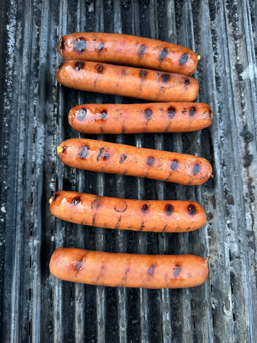Mark_DeK's tweet photo. Johnsville Better Cheddars on the grill! #dawgs https://t.co/dcd6DjtifJ