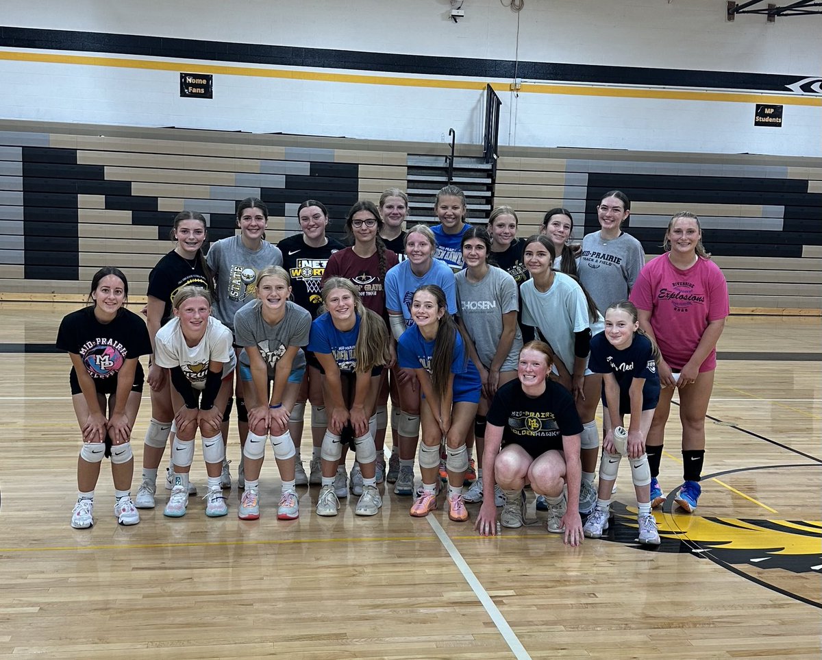 MPHawksVB's tweet photo. Last day of HS camp. They were not happy I wanted a picture at the end - HA! Missing a few but these ladies had a great 3 days!!! #bettereveryday #MPVB #GoHawks https://t.co/lwPvOCCxP6