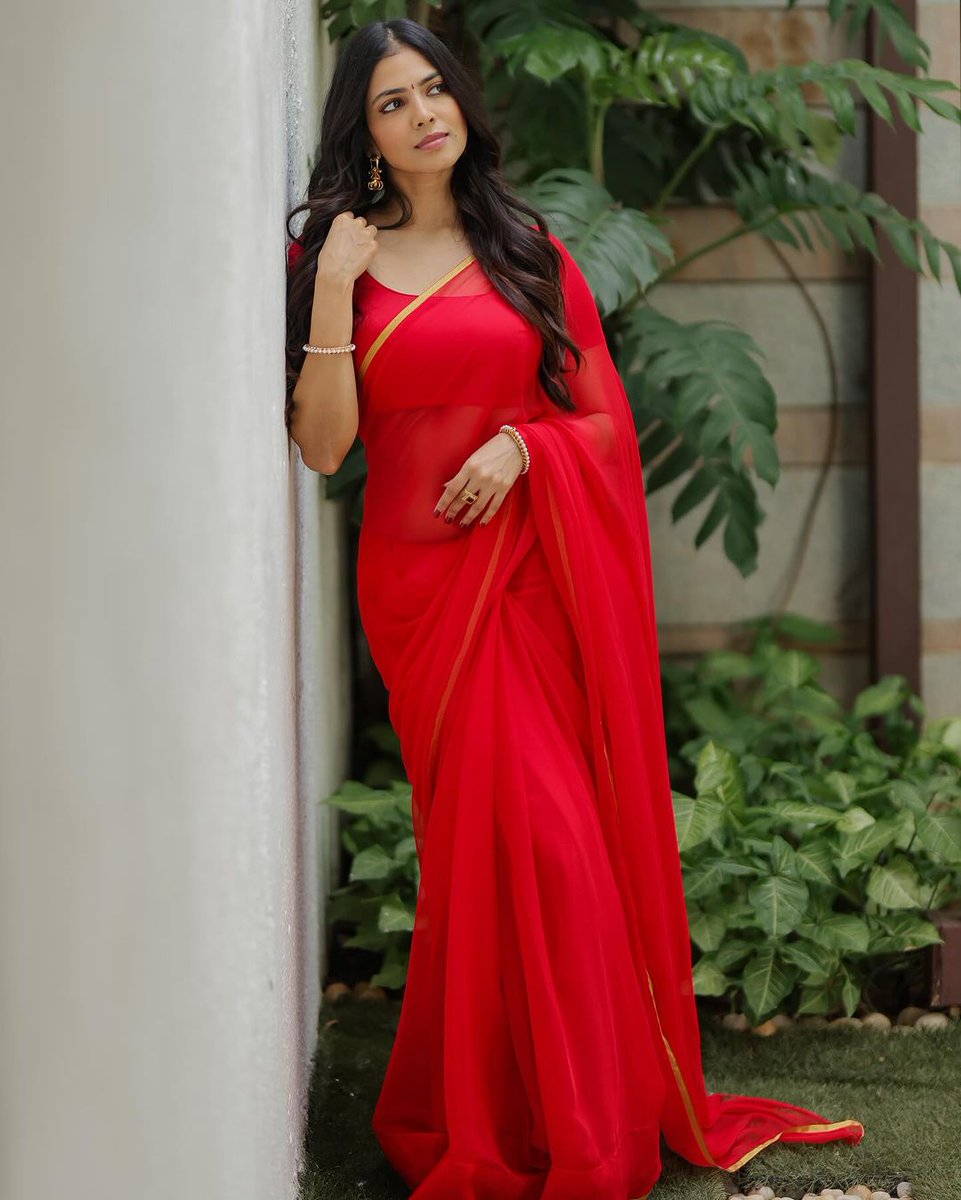 actressUrge's tweet photo. The seducer 🥵💦 #MalavikaMohanan https://t.co/qw0g2lELS1