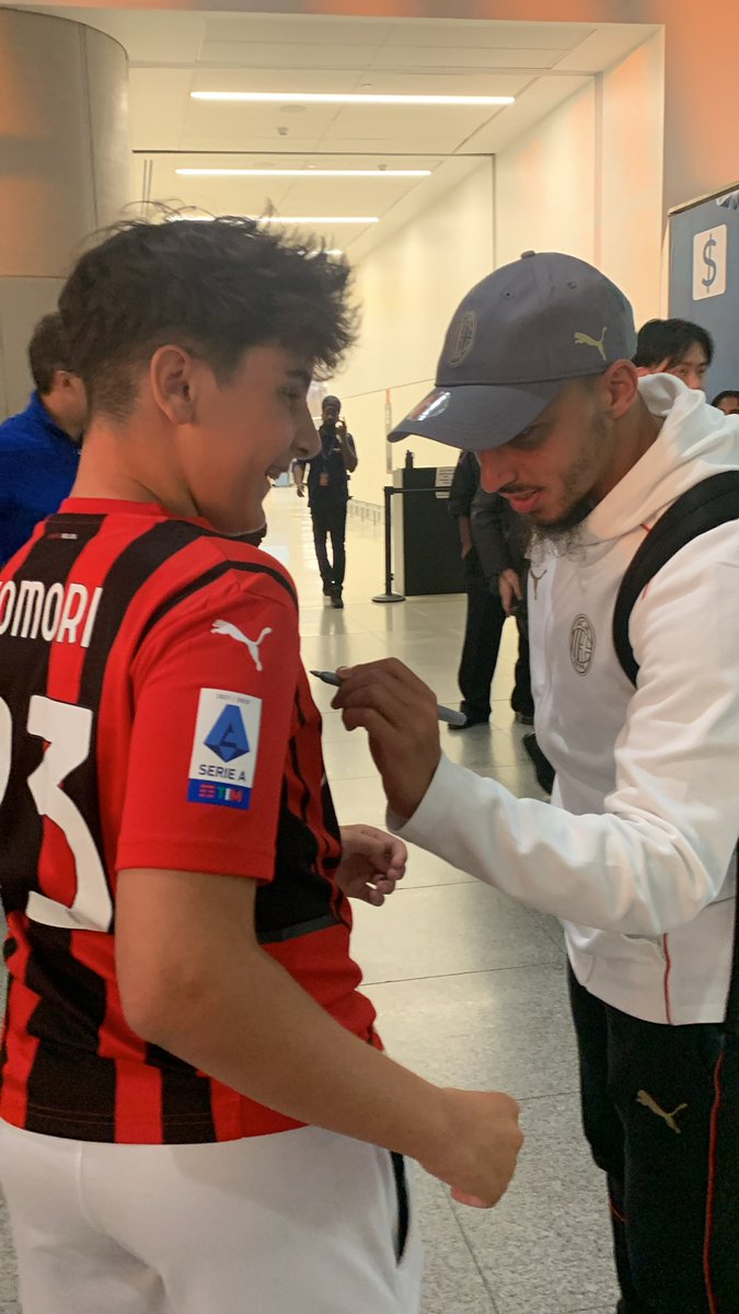 ACMilanNYC's tweet photo. Benvenuti a tutti! Welcome to New York @acmilan! See you Saturday! 🤩🔴⚫️🗽 https://t.co/wR3MM3z4rR