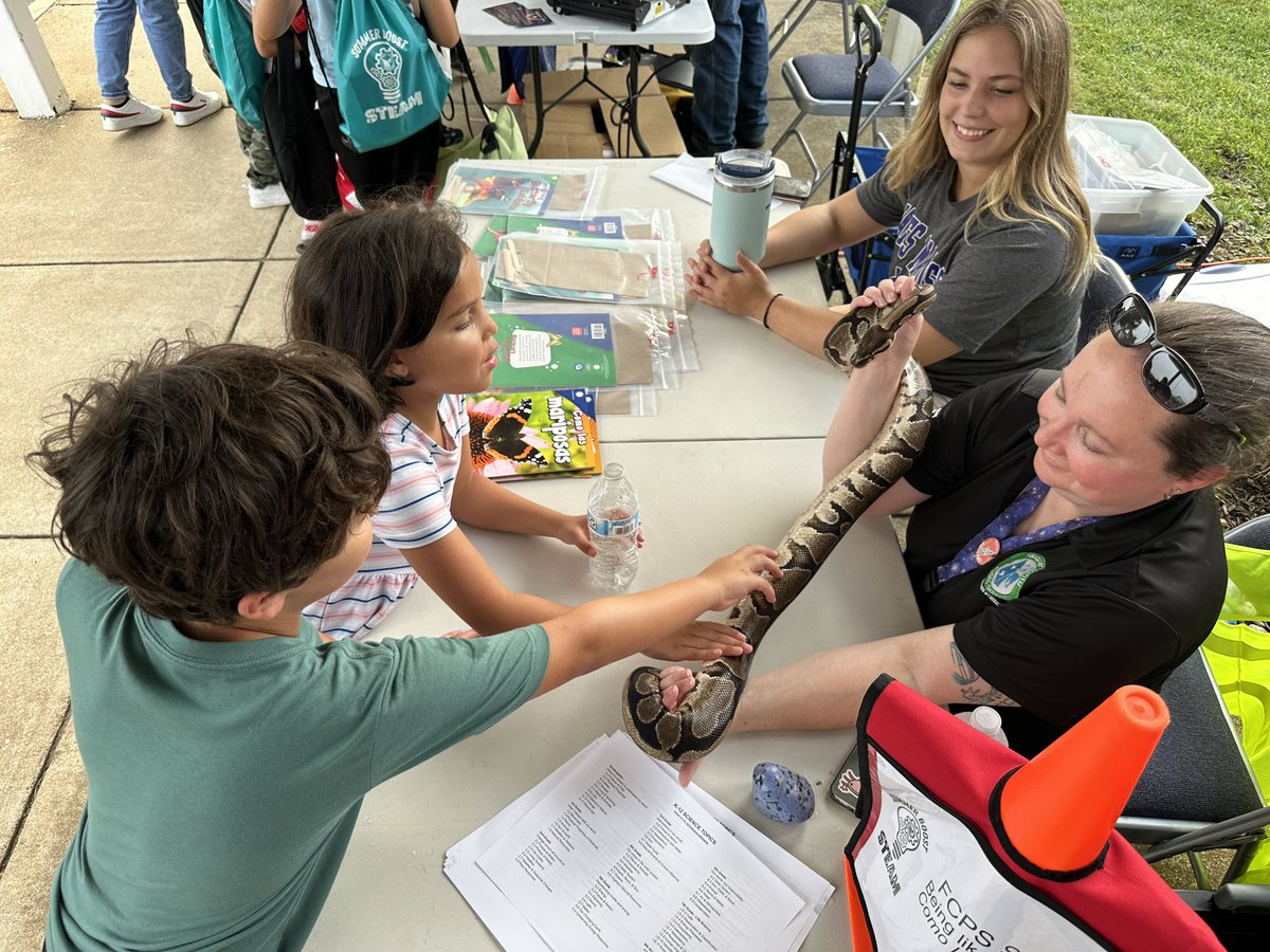 FCPS1News's tweet photo. π What an amazing time at the Back to School Fair tonight at Bradley! Thank you to everyone who came out and made it a blast! πβ¨ https://t.co/nQkcpRcznW