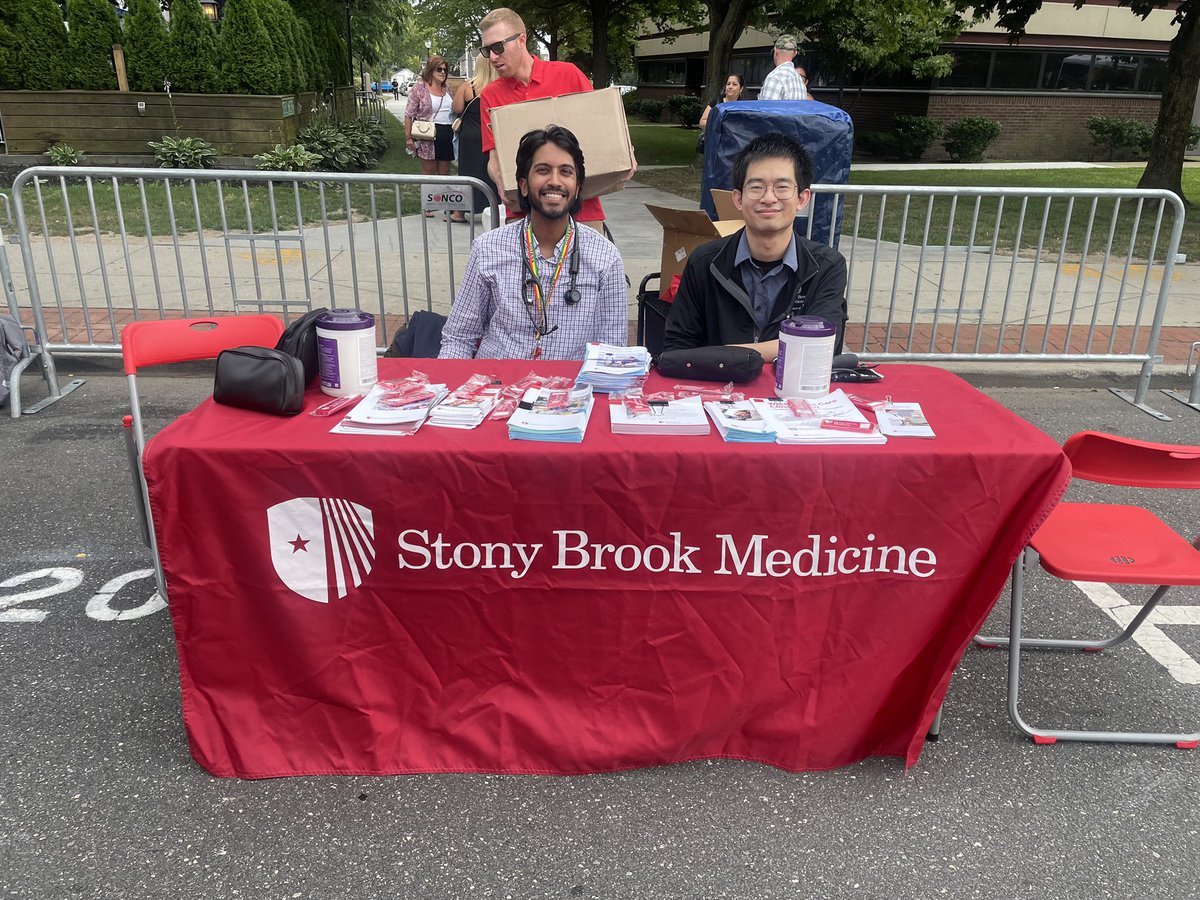 DrPattyNg's tweet photo. Proud of our @SBInternalMed residents for hosting a BP screening table and educating the community about CV prevention! #LiveAfter5 #Patchogue @sbudeptofmed  @stonybrookgeri https://t.co/H9tvTNKPRS