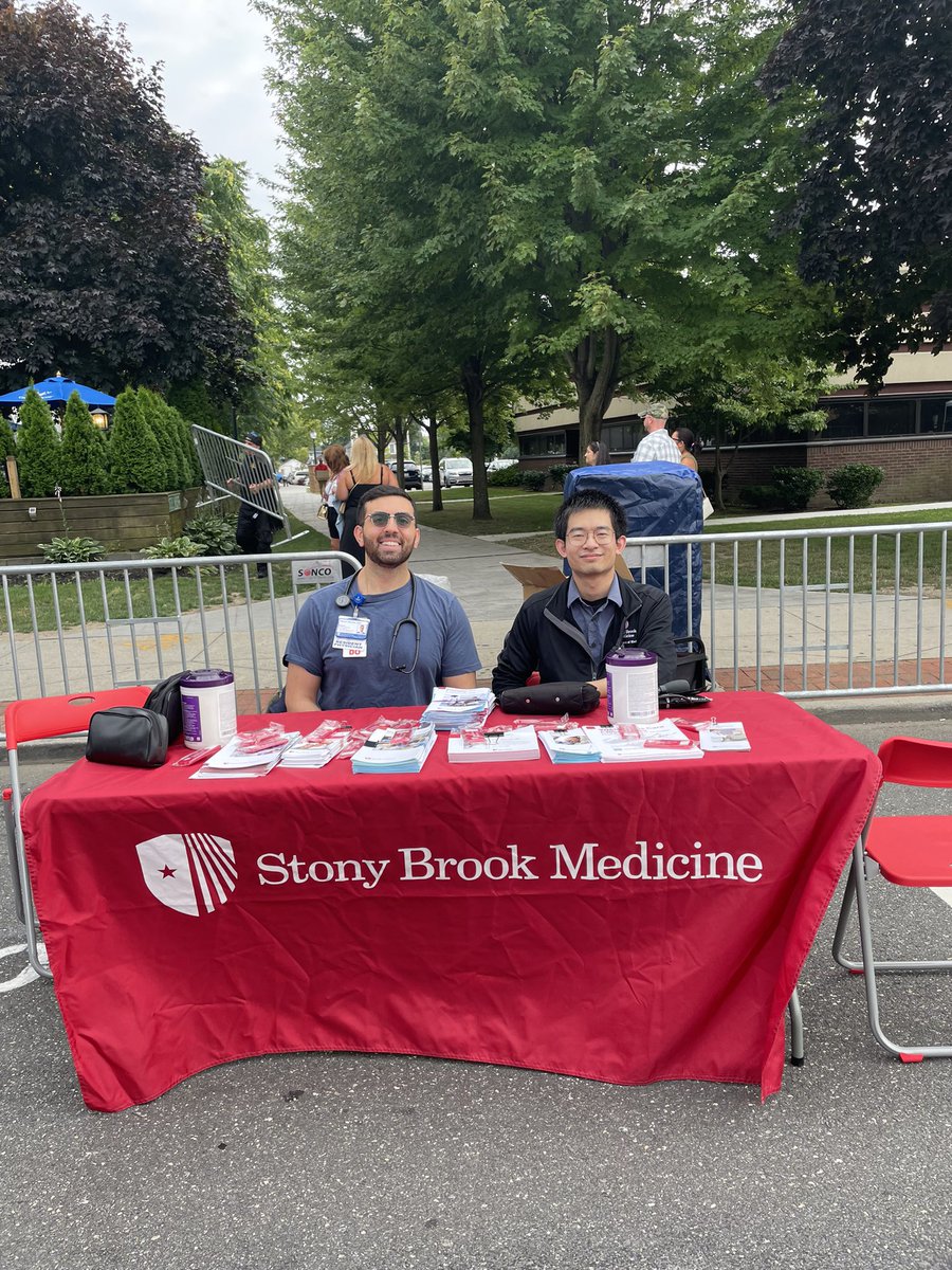 DrPattyNg's tweet photo. Proud of our @SBInternalMed residents for hosting a BP screening table and educating the community about CV prevention! #LiveAfter5 #Patchogue @sbudeptofmed  @stonybrookgeri https://t.co/H9tvTNKPRS