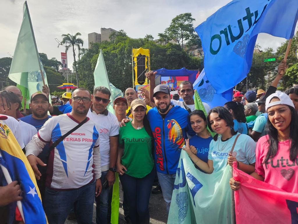 Cierre de oro, para una Campaña Histórica 

Gracias a cada pueblo que en todos los rincones del país, se sumaron con el optimismo de siempre, por la paz, por la esperanza y por el Futuro. 

¡La victoria se acerca! ¡El 28 vota por Maduro! ¡Viva Venezuela!