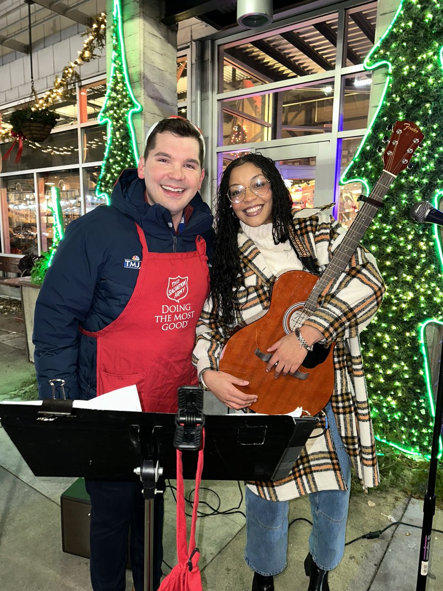 Everyone help me wish our wonderful <a href="/SydniEure/">Sydni Eure</a> a very Happy Birthday! 
She’s a bright light on <a href="/tmj4/">TMJ4 News</a> News Today &amp; quite the musical talent 🎶