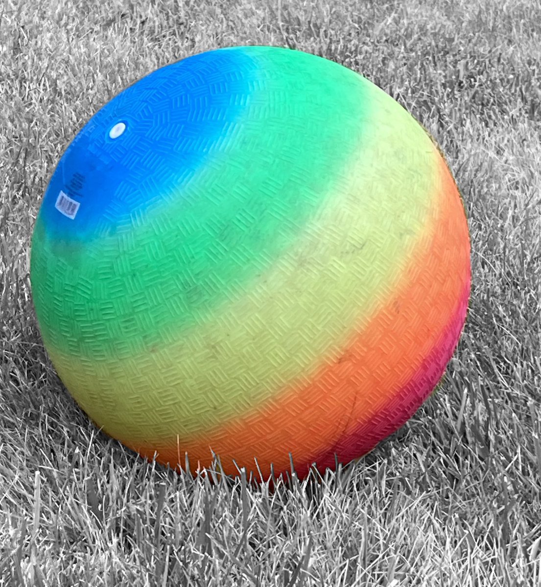 fotog84's tweet photo. Having a ball! 🙃 (I’m not really, but here is a ball)

#randomphoto
#rainbowball
#rainbow
#photo
#photography https://t.co/1ox9tG8ElA