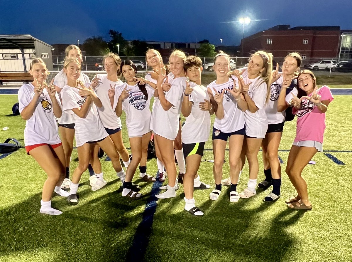 6v6Great's tweet photo. Jags Silver with the 6v6 summer league championship! ⁦@MVJagSoccer⁩ https://t.co/j97e6z94f4