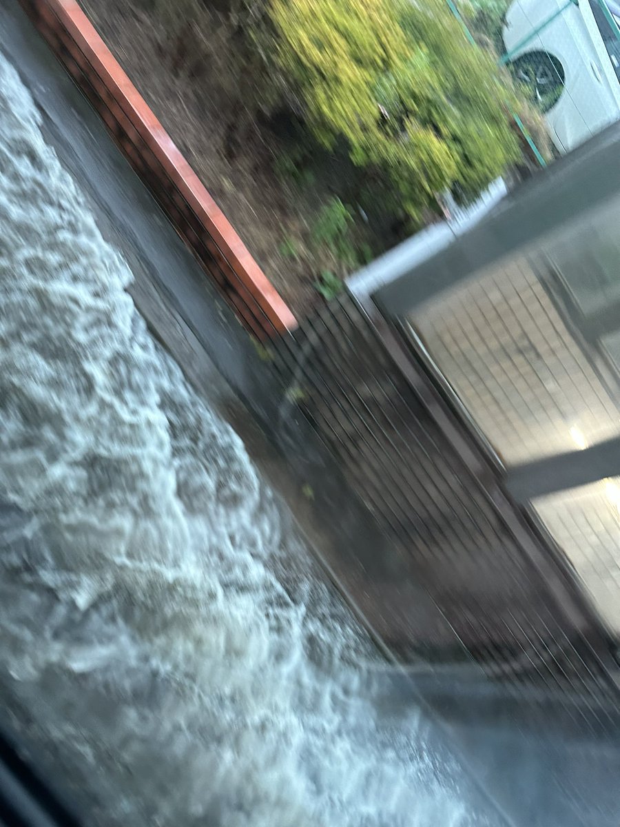 私の実家がある山形県戸沢村
実家は無事でしたが
スタッフ・親族・妻の実家が被災しております。
現在戸沢村が孤島となっております。
一部停電にもなってる様です。

皆さまより、沢山のメッセージも届いております。
また、様々な情報も頂いております。
ますば、皆様の無事をお祈り致します。