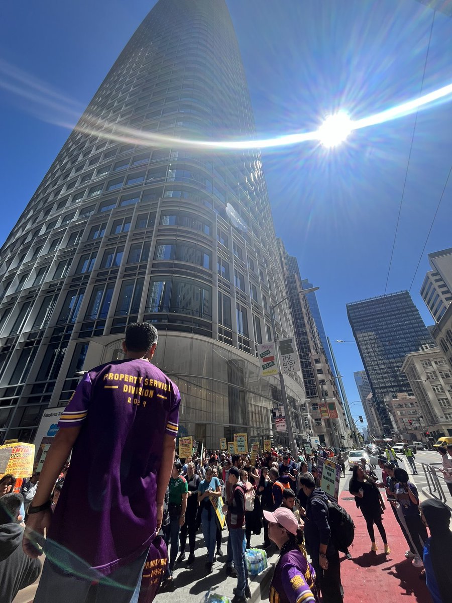 local87seiu's tweet photo. Huge March and Action today at 555 California! a lot of members showed up! We will continue to fight until we get a good contract!
#local87 #JusticeForAll #JusticeForJanitors #UnionStrong https://t.co/0U3IWIFJZN