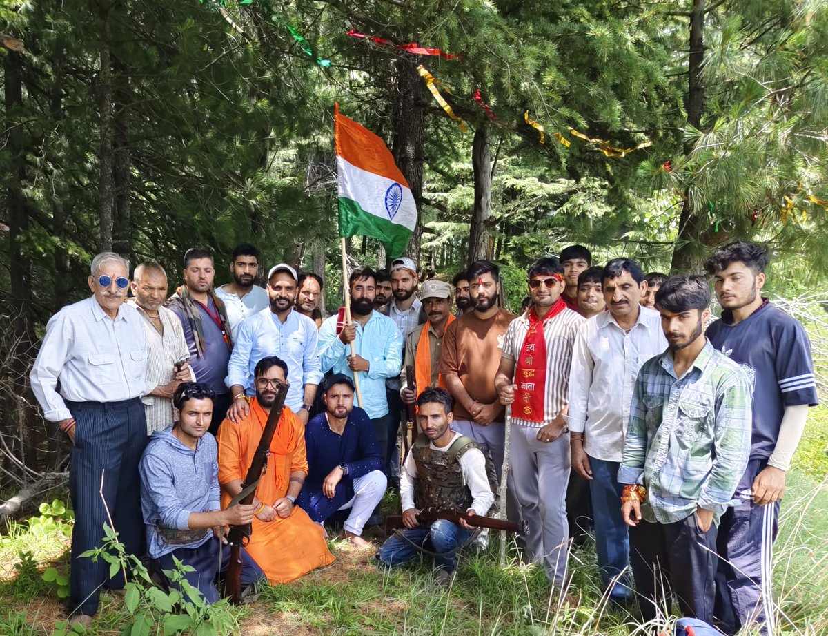 IamDeepak1925's tweet photo. कारगिल विजय दिवस की हार्दिक शुभकामनाएं।
कारगिल की दुर्गम पहाड़ियों पर दुश्मन को परास्त कर मातृभूमि की रक्षा में अपना सर्वस्व अर्पण करने वाले मां भारती के सभी वीर सपूतों को कोटि-कोटि नमन। 🇮🇳🪖

#KargilVijayDiwas2024 https://t.co/KoS3Xo3yuA
