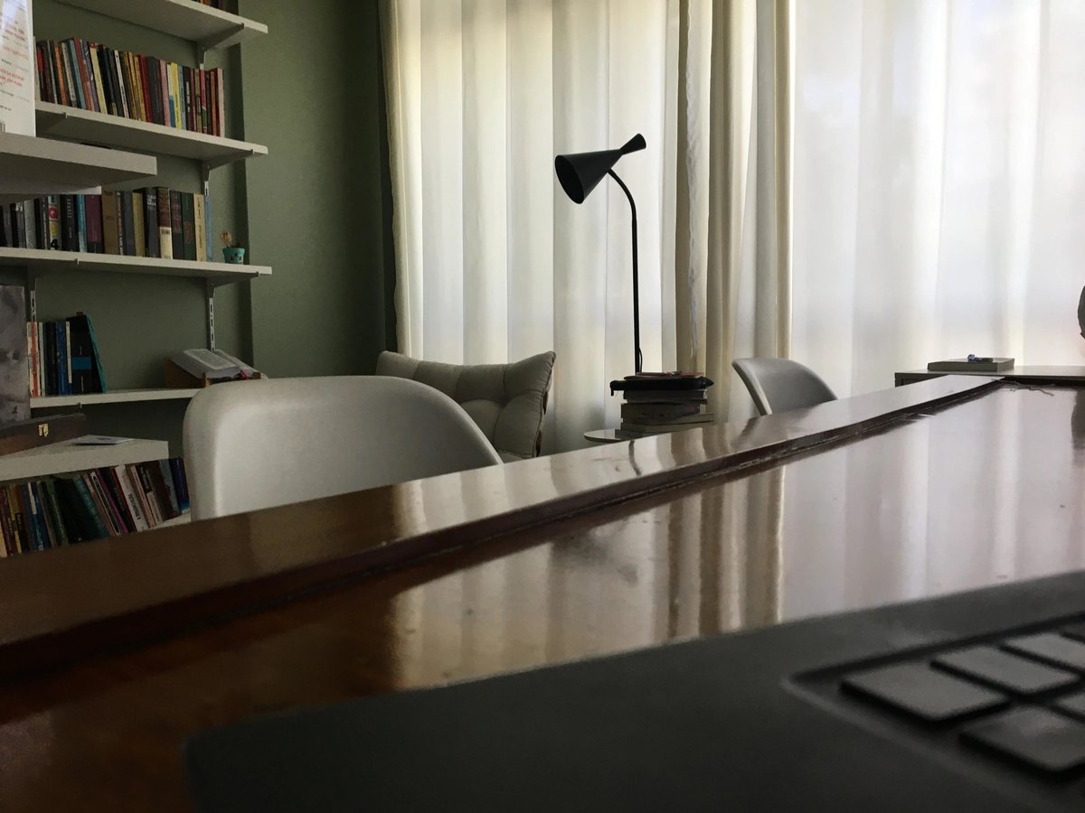 eixorjsp's tweet photo. A caixa de ferramentas do arremedo de cronista precisa ser como a bolsa do Gato Félix. Talvez você não seja velho o suficiente para saber o que é arremedo, quem é o Gato Félix e como era sua bolsa. Não faz mal (via @pingbackoficial)

https://t.co/105FMMrwcs https://t.co/9c3efGJDgK