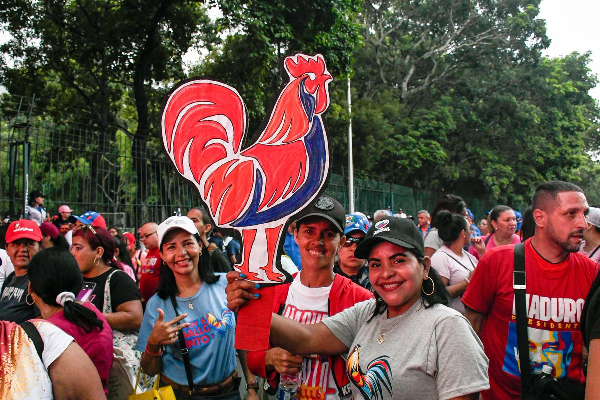 ¡Este #28Jul gana la Patria!

Así lució Caracas, la rebelde y la valiente desbordada de amor y de pueblo para cerrar con broche de oro la campaña de nuestro #GalloPinto <a href="/NicolasMaduro/">Nicolás Maduro</a>.