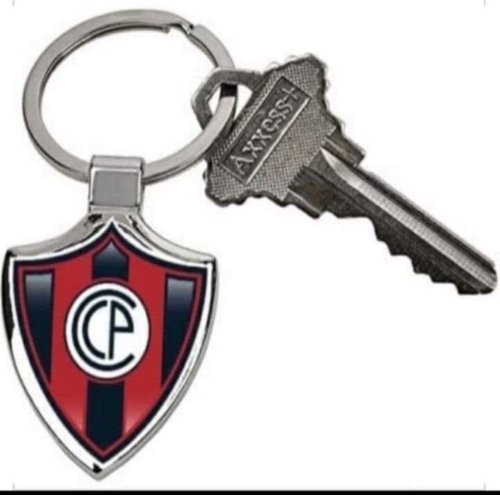lukitasj_'s tweet photo. Gente acabo de encontrar esta llave, seguro es de alguien que se quedó afuera https://t.co/6yzQIbtz9D