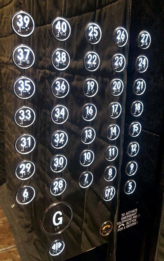 외국의 어느 엘리베이터 안.
엘리베이터 층수 누르는 것도 머리써야 하는건가?