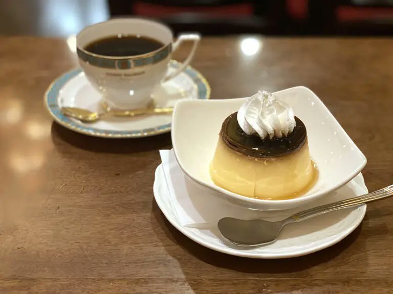 Fukuoka_leapup's tweet photo. 🆕#博多バスターミナル で46年。「Cafeバンカム」は古き良き時代の面影が残る珈琲専門店【#福岡市博多区】

☕️マスターの「好きなもの」に囲まれた店内空間

🥪人気の「モーニングサービス」と4種類の自家製ランチ
🍮ネルドリップコーヒーとも相性良し「濃厚プディング」
https://t.co/L0LfkJVrUo https://t.co/PcCrVCUbv0