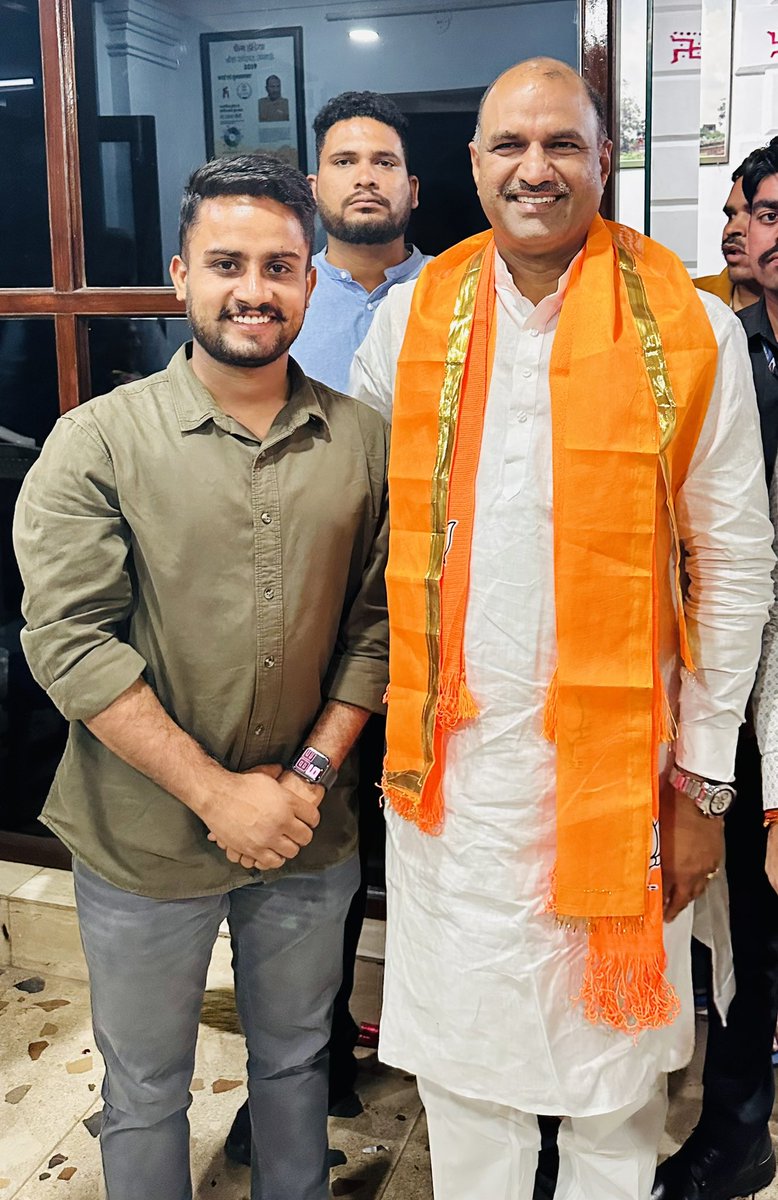 ShjitendraSingh's tweet photo. आदरणीय सी॰पी॰ जोशी सा॰ को सफलतम कार्यकाल की बधाई एवं शुभकमनाए।
@cpjoshiBJP @BJP4Rajasthan https://t.co/YrgNVJMCzt