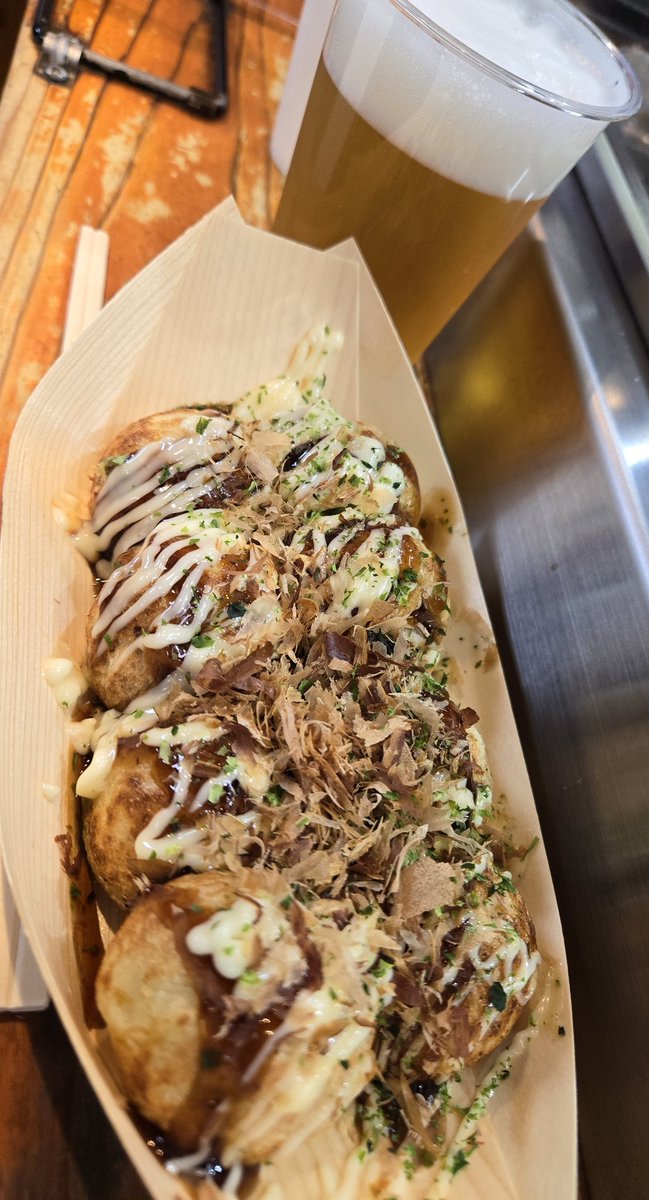 hachimatatabi's tweet image. とりあえずたこ焼き🐙🍺
#大阪 #はなだこ