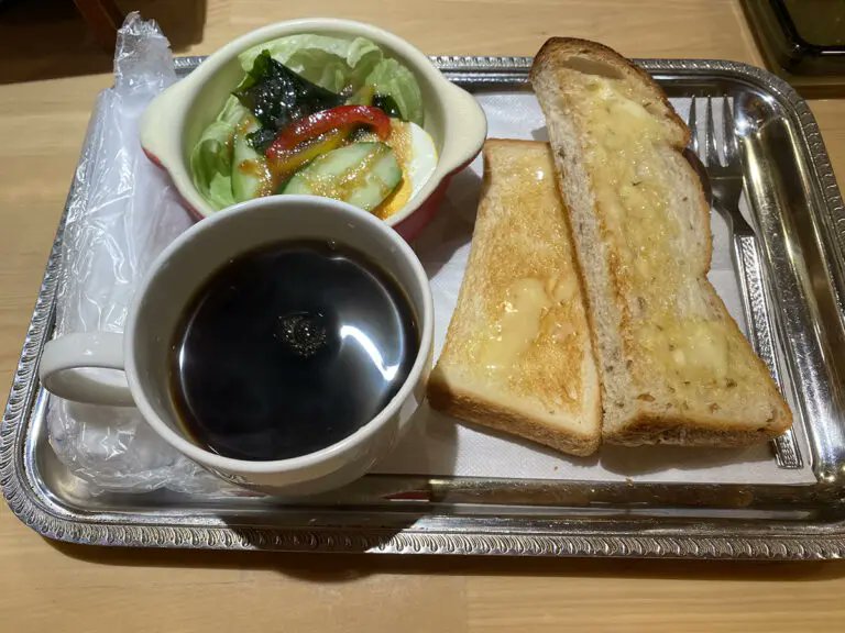 Fukuoka_leapup's tweet photo. 🆕#博多バスターミナル で46年。「Cafeバンカム」は古き良き時代の面影が残る珈琲専門店【#福岡市博多区】

☕️マスターの「好きなもの」に囲まれた店内空間

🥪人気の「モーニングサービス」と4種類の自家製ランチ
🍮ネルドリップコーヒーとも相性良し「濃厚プディング」
https://t.co/L0LfkJVrUo https://t.co/PcCrVCUbv0